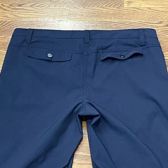Athleta Lucy Capri Pants. Navy Blue. Size Medium. - Picture 5 of 9